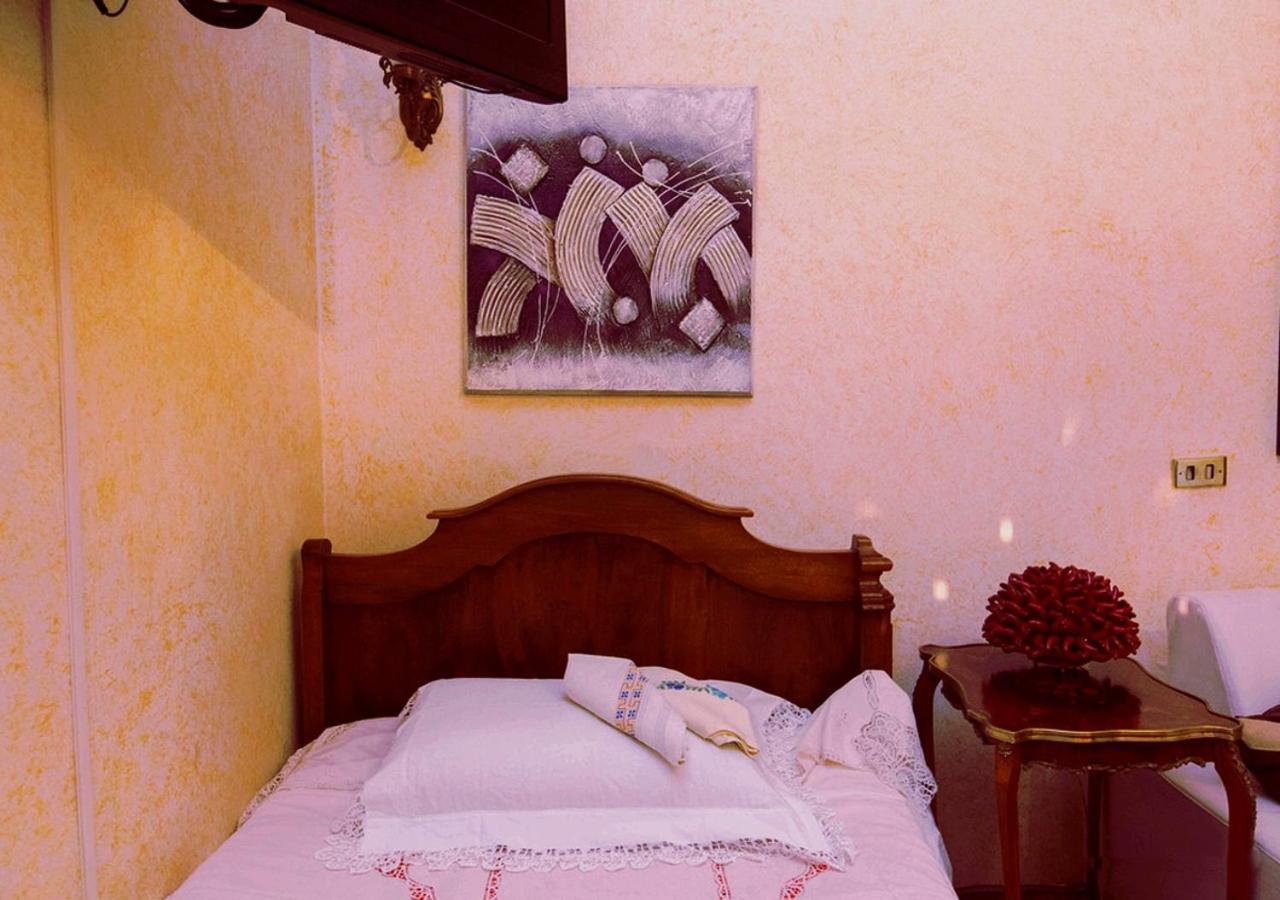 B&B Atmosfere Del Centro Storico Napoli Cameră foto